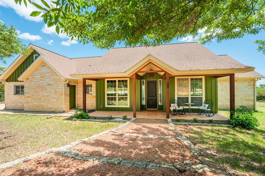 142 W Ledge Stone Lane, Hunt, TX 78024