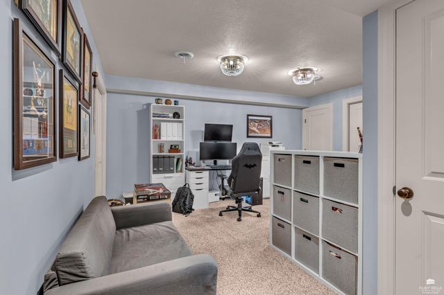 4541 Periwinkle Drive, Manhattan, KS 66502