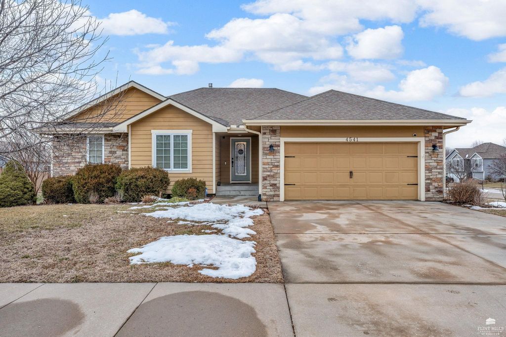 4541 Periwinkle Drive, Manhattan, KS 66502