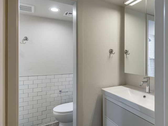 1110 Sherwood Lane 223, Nichols Hills, OK 73116