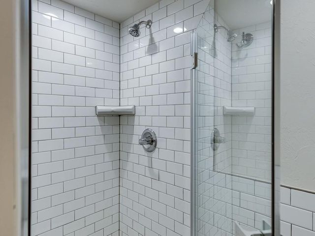 1110 Sherwood Lane 223, Nichols Hills, OK 73116