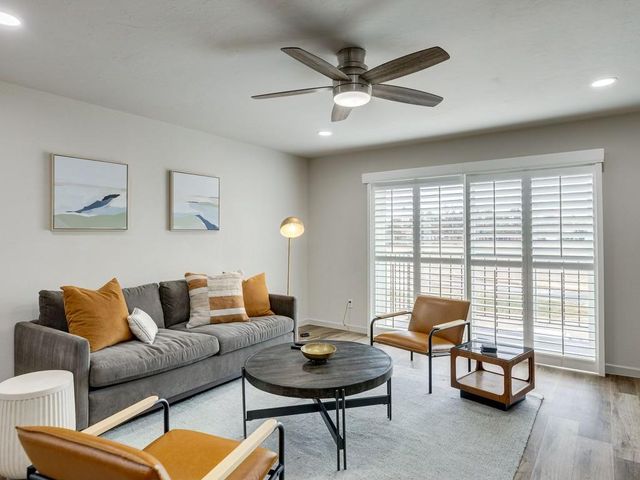 1110 Sherwood Lane 223, Nichols Hills, OK 73116