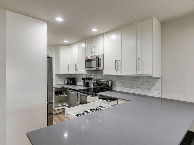 1110 Sherwood Lane 223, Nichols Hills, OK 73116