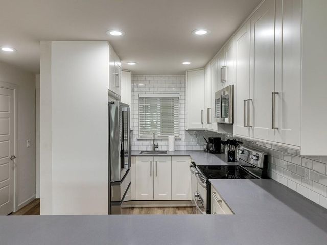 1110 Sherwood Lane 223, Nichols Hills, OK 73116