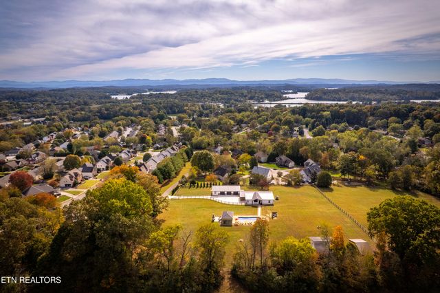 511 Windlass Rd, Knoxville, TN 37934