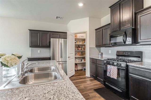 2517 Colby Court, Yukon, OK 73099