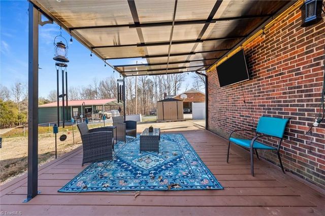 193 Deerfield Country Road, Randleman, NC 27317