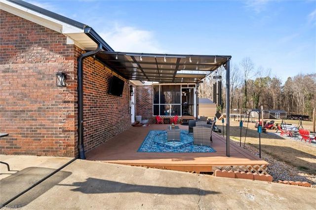 193 Deerfield Country Road, Randleman, NC 27317