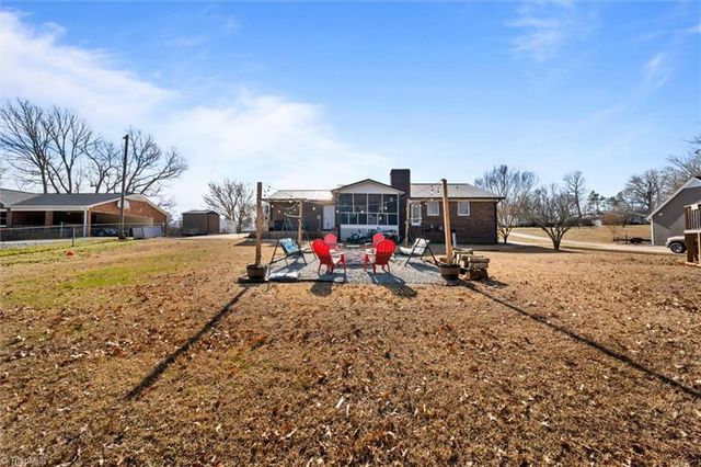 193 Deerfield Country Road, Randleman, NC 27317