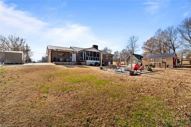 193 Deerfield Country Road, Randleman, NC 27317