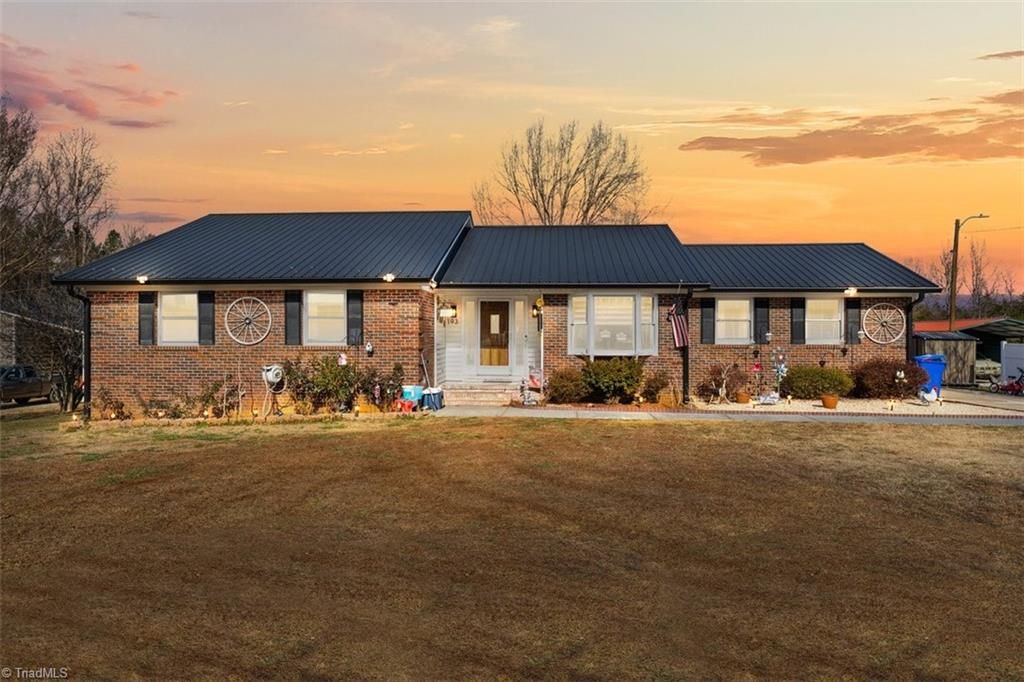 193 Deerfield Country Road, Randleman, NC 27317