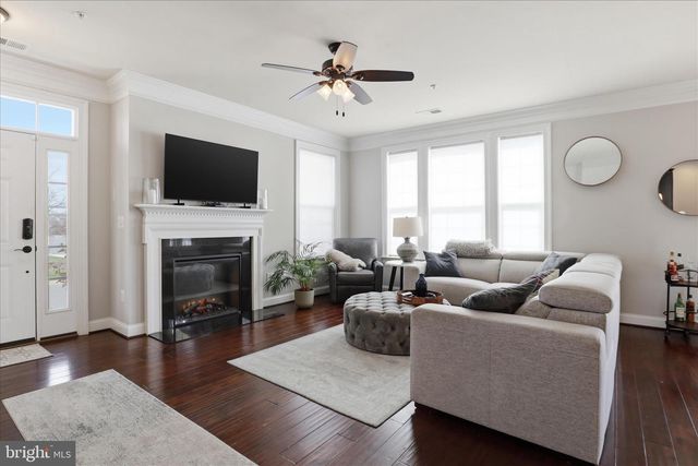 21179 ASHBURN HEIGHTS DR, Ashburn, VA 20148