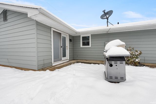 8108 Newfield Drive, Fort Wayne, IN 46815