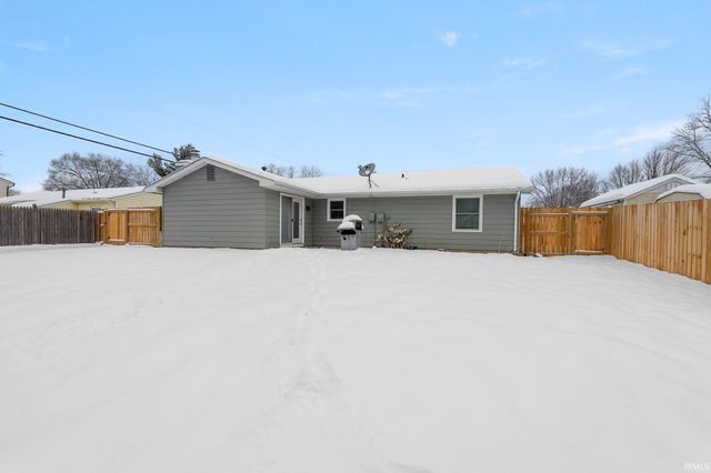 8108 Newfield Drive, Fort Wayne, IN 46815