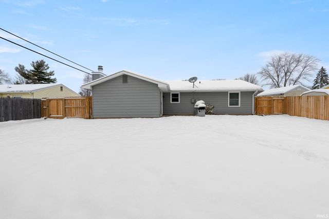 8108 Newfield Drive, Fort Wayne, IN 46815