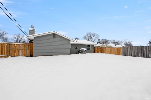 8108 Newfield Drive, Fort Wayne, IN 46815