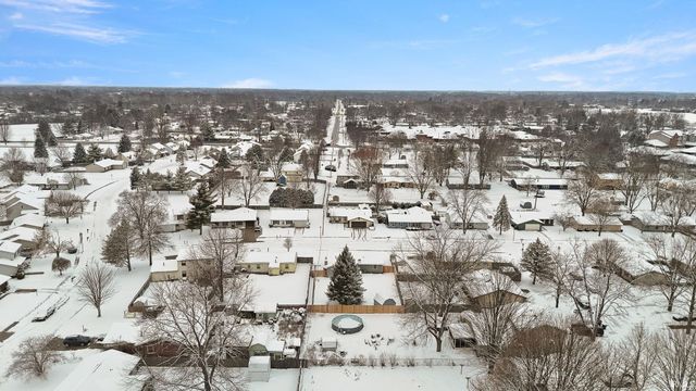 8108 Newfield Drive, Fort Wayne, IN 46815