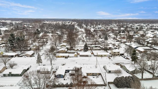 8108 Newfield Drive, Fort Wayne, IN 46815