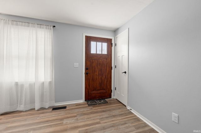 8108 Newfield Drive, Fort Wayne, IN 46815