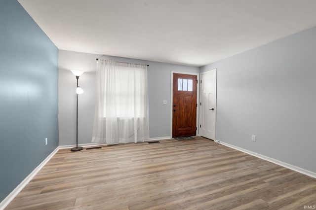 8108 Newfield Drive, Fort Wayne, IN 46815