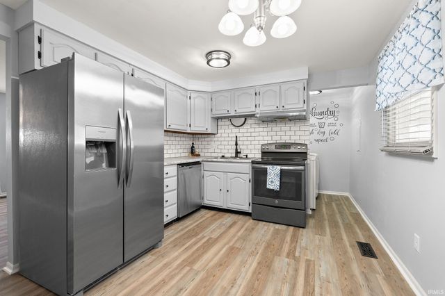 8108 Newfield Drive, Fort Wayne, IN 46815