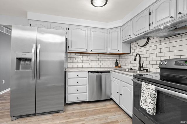 8108 Newfield Drive, Fort Wayne, IN 46815