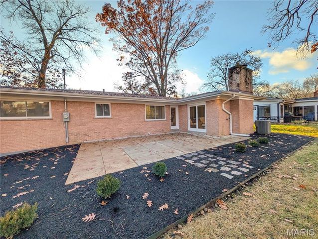 7639 Capilia Drive, Crestwood, MO 63123