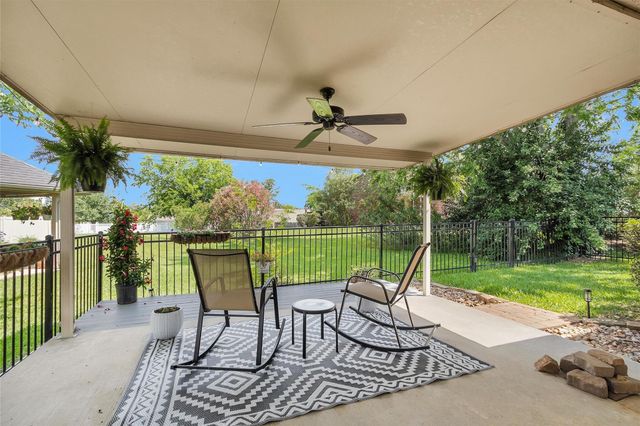 103 Cove W, Montgomery, TX 77356