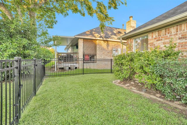 103 Cove W, Montgomery, TX 77356