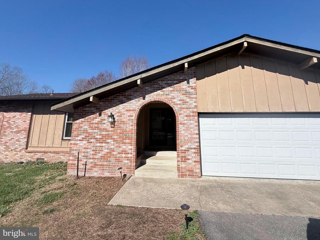 10710 PRINCE CHARLES DR, La Plata, MD 20646