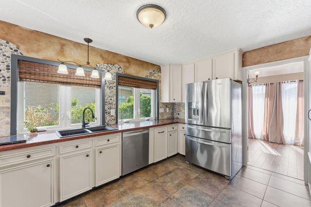 76 April Wind Drive S, Conroe, TX 77356