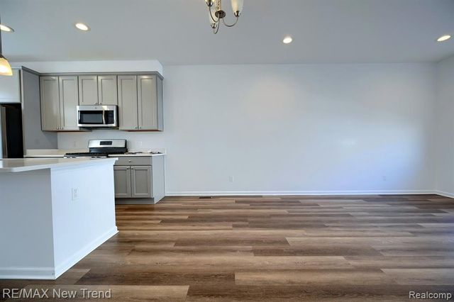 3293 Chambers, Wixom, MI 48393