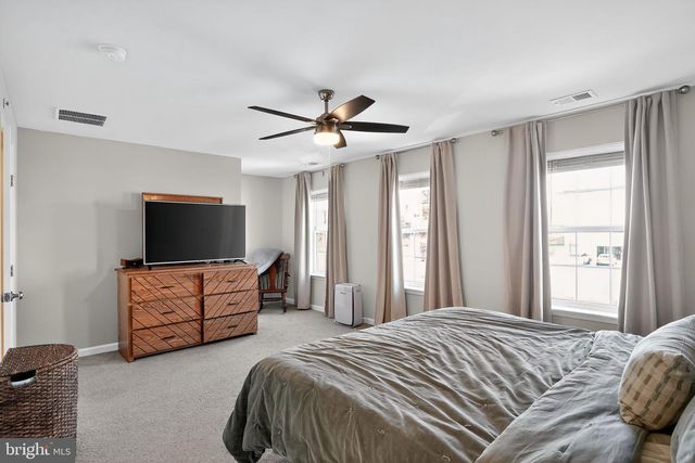 1047 TURNSTONE DR, Fogelsville, PA 18051