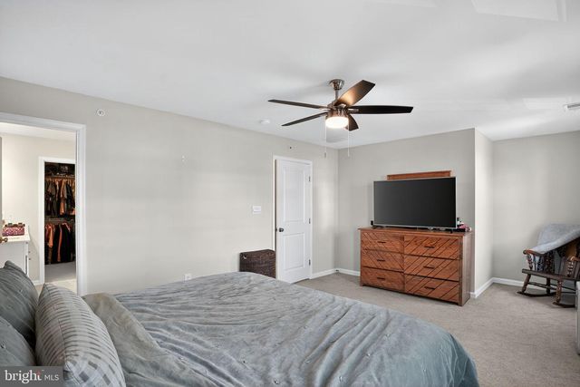 1047 TURNSTONE DR, Fogelsville, PA 18051
