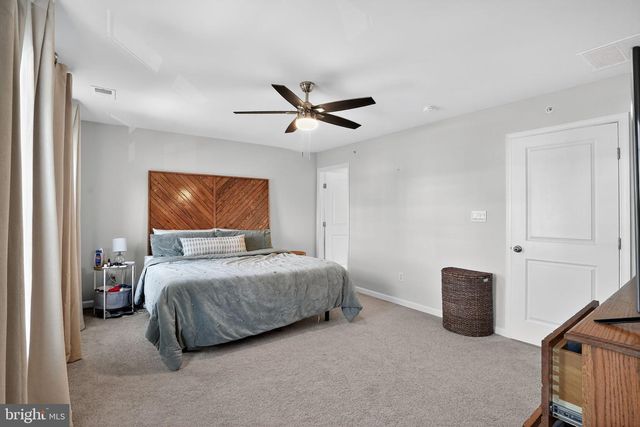 1047 TURNSTONE DR, Fogelsville, PA 18051