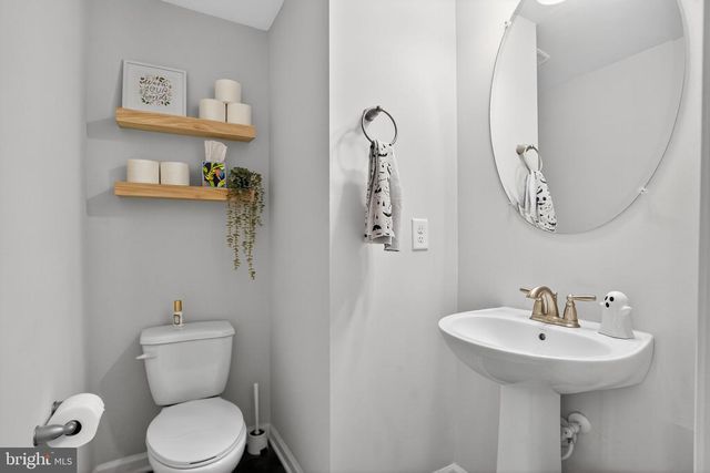 1047 TURNSTONE DR, Fogelsville, PA 18051