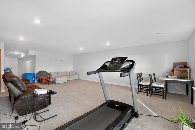1047 TURNSTONE DR, Fogelsville, PA 18051