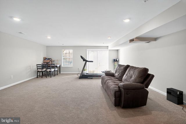 1047 TURNSTONE DR, Fogelsville, PA 18051