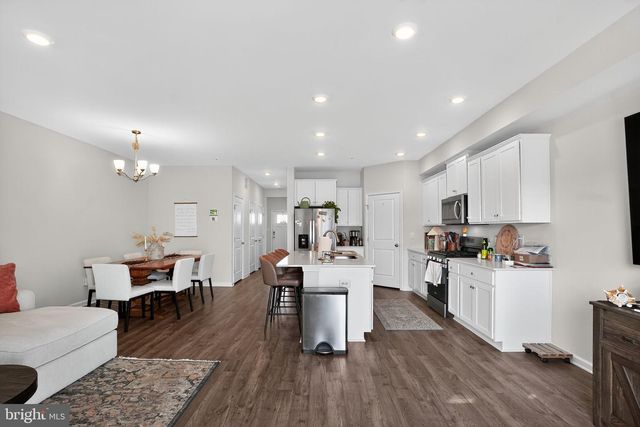 1047 TURNSTONE DR, Fogelsville, PA 18051
