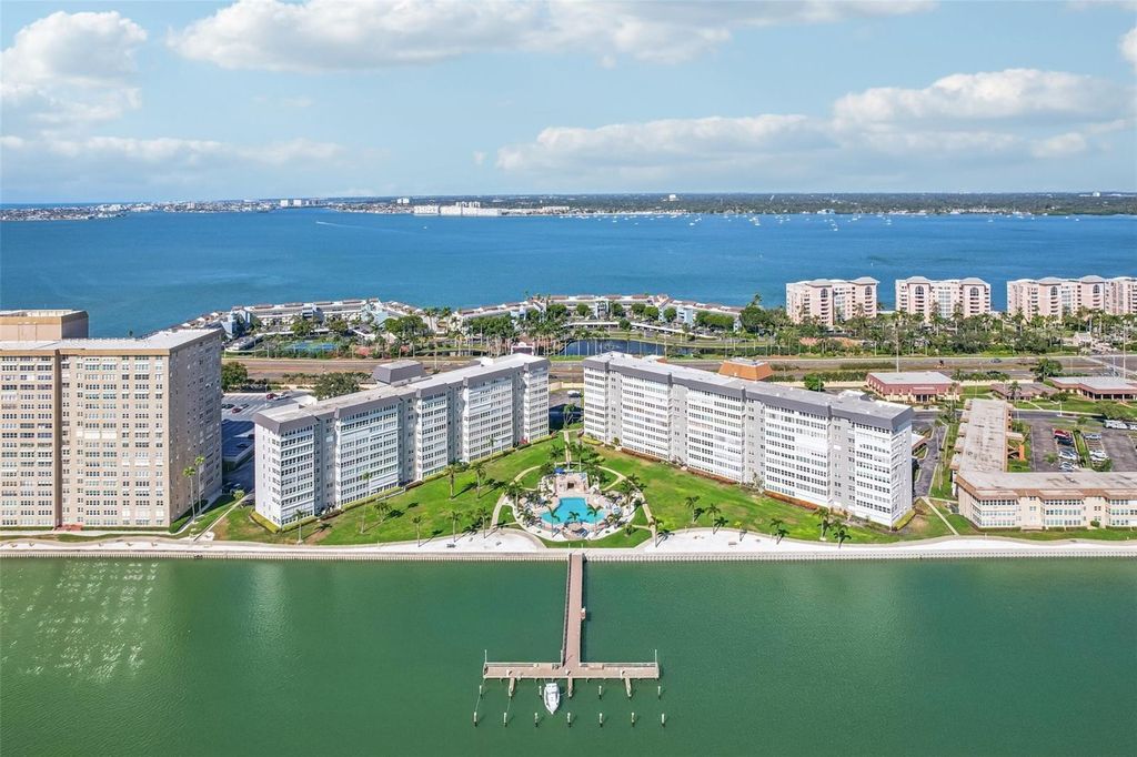 Image 2 of property listing at 5108 BRITTANY DRIVE S 805, St Petersburg, FL 33715