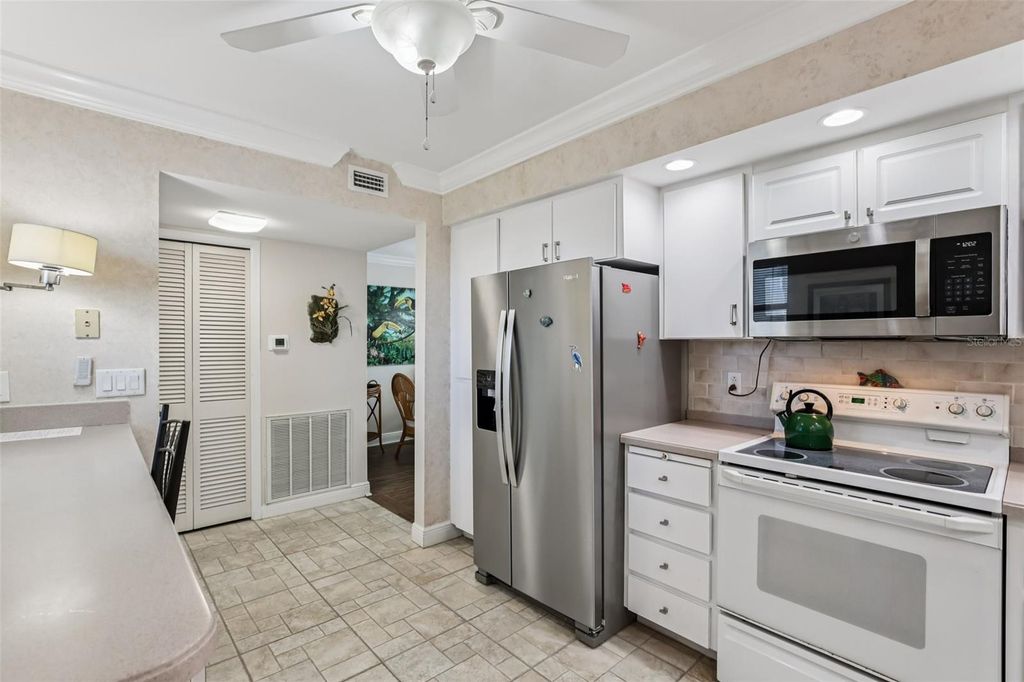 Image 11 of property listing at 5108 BRITTANY DRIVE S 805, St Petersburg, FL 33715