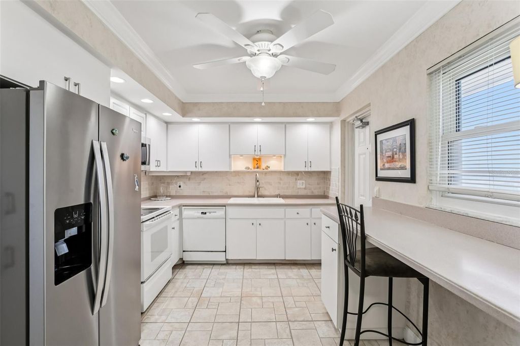 Image 8 of property listing at 5108 BRITTANY DRIVE S 805, St Petersburg, FL 33715