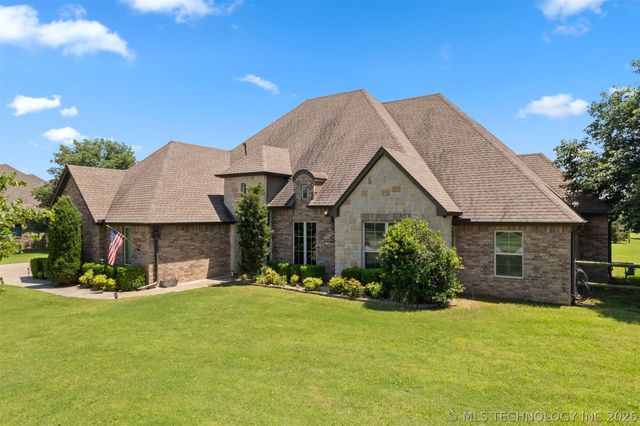5100 E Hickory Bluff Drive, Claremore, OK 74019