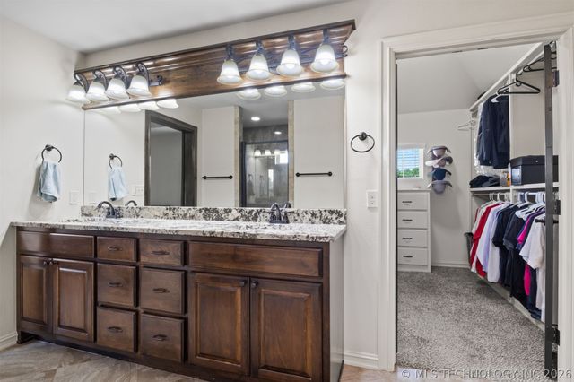 5100 E Hickory Bluff Drive, Claremore, OK 74019