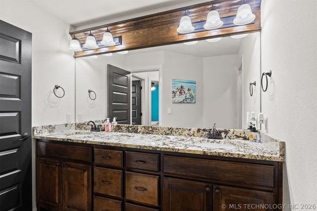 5100 E Hickory Bluff Drive, Claremore, OK 74019