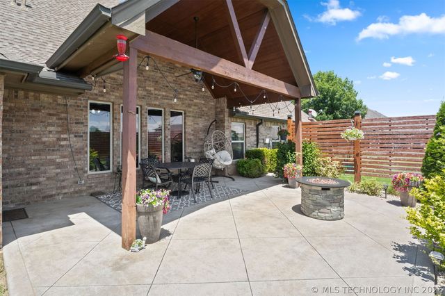 5100 E Hickory Bluff Drive, Claremore, OK 74019
