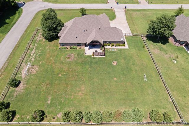 5100 E Hickory Bluff Drive, Claremore, OK 74019