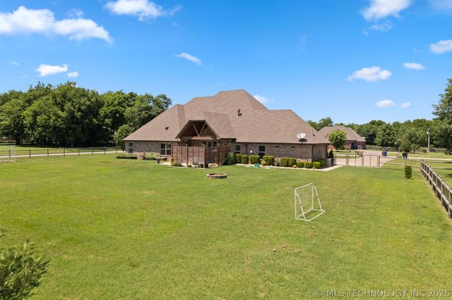 5100 E Hickory Bluff Drive, Claremore, OK 74019