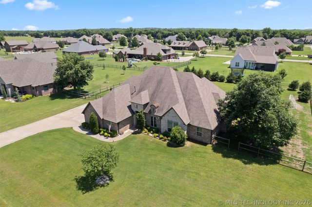 5100 E Hickory Bluff Drive, Claremore, OK 74019