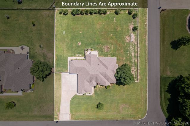 5100 E Hickory Bluff Drive, Claremore, OK 74019
